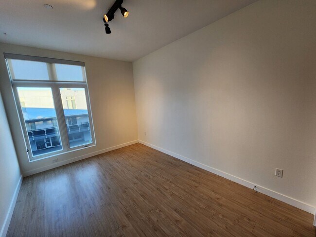 Building Photo - Exceptional Two Level 3 bedroom Condo in upscale Luxe Lofts