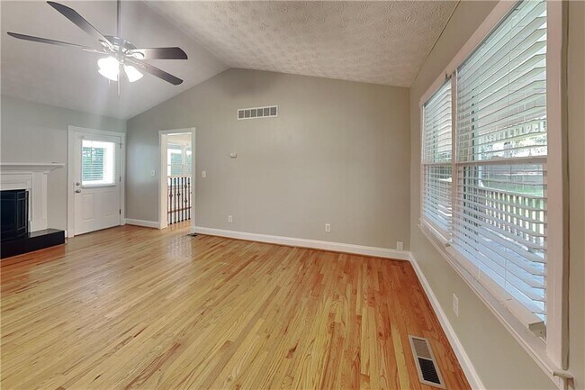 Building Photo - 804 Oak Trce