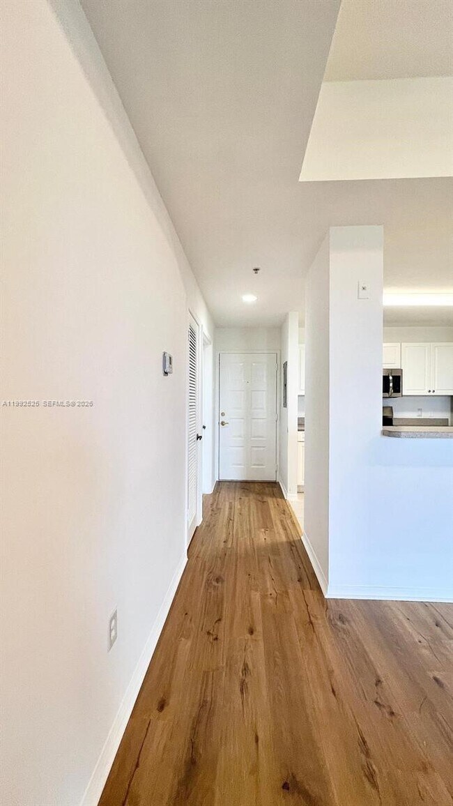 Building Photo - 1203 Town Center Dr