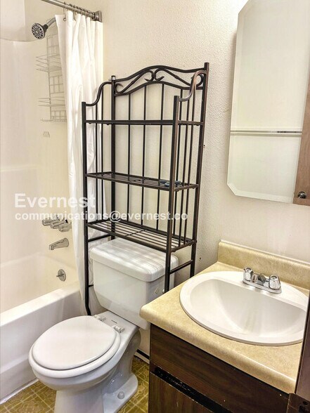 Building Photo - 3005 Ross Dr