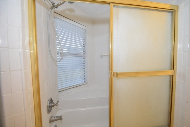 Building Photo - 3015 Sam Houston Dr