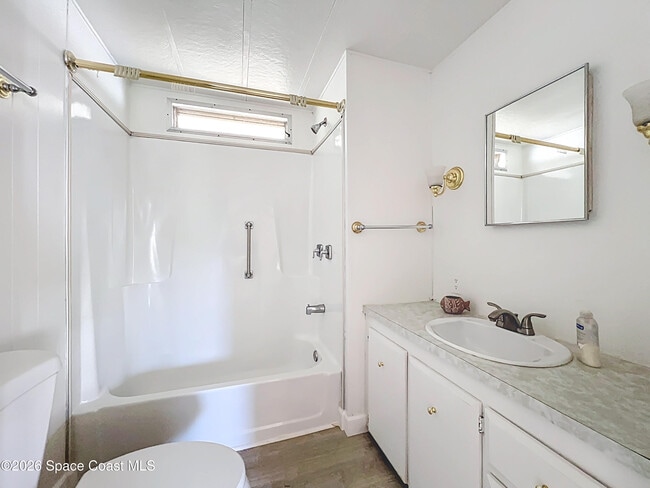 Building Photo - 909 Sequoia St