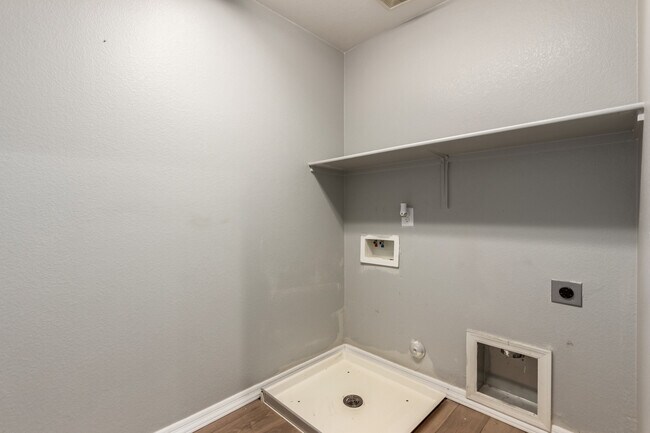 Building Photo - 21127 Avenida Del Valle Ct