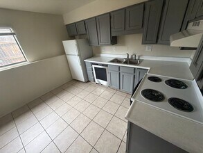 Building Photo - 4463 E Pikes Peak Ave