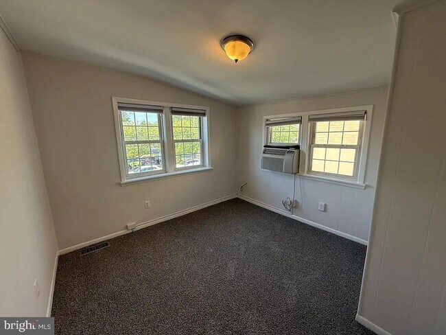 Building Photo - 2642 N Pershing Dr