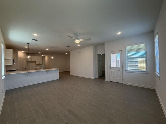 Building Photo - 8338 Bay Oaks Dr