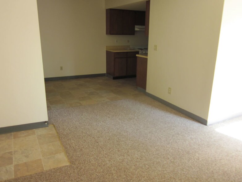 Building Photo - 507 W White St