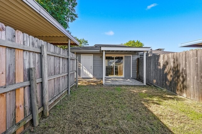 Building Photo - Upgraded Duplex in Arlington!