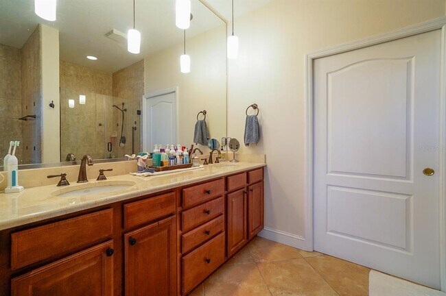 Building Photo - 913 Lotus Vista Dr