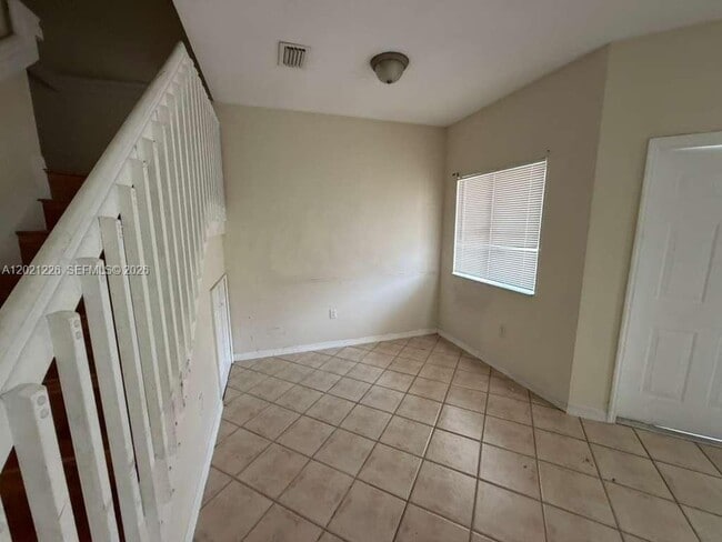 Building Photo - 1681 SE 31st Ct