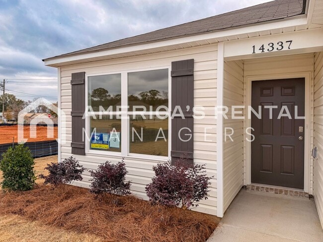 Building Photo - Coming Soon! Available to view NOW!!! Comfortable and Bright Tuscaloosa Home