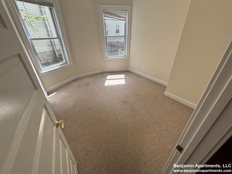 Building Photo - 41 Ashford St