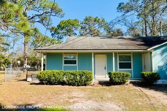 Building Photo - Renovated 2/1 Westside Duplex