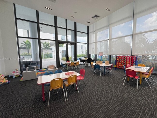 Building Photo - 1600 NE 1st Ave