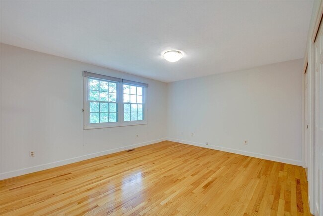 Building Photo - 107 Farm St