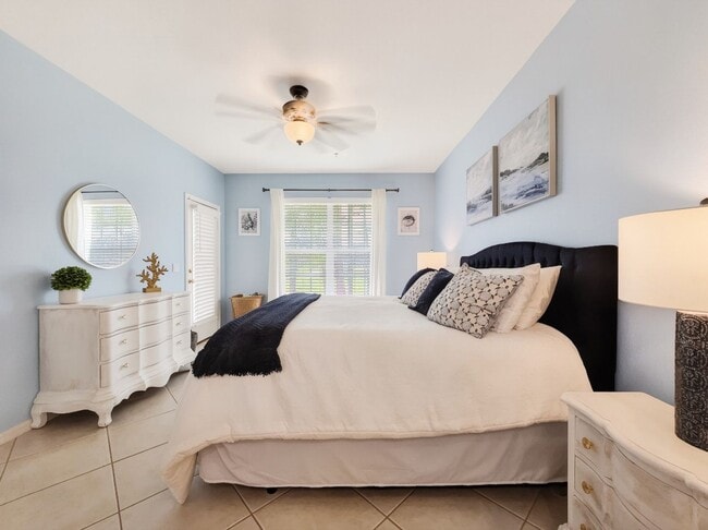 Building Photo - 2-bedroom + den condo in Lely Resort!