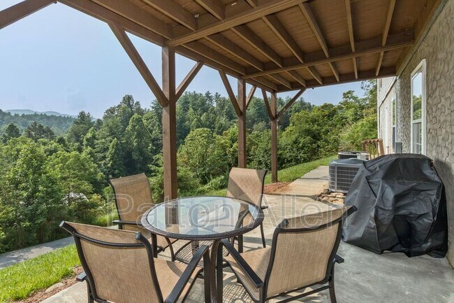 Building Photo - 5 Robert Allman Rd