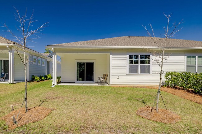 Building Photo - Luxury & Maintenance Free Living in Savann...