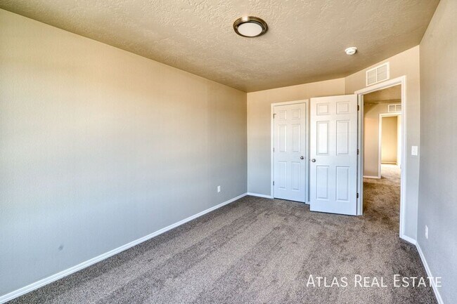 Building Photo - 17805 N Harpster Wy