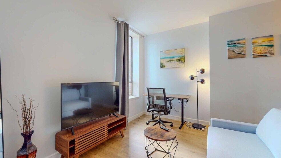 Building Photo - 94 Washington St