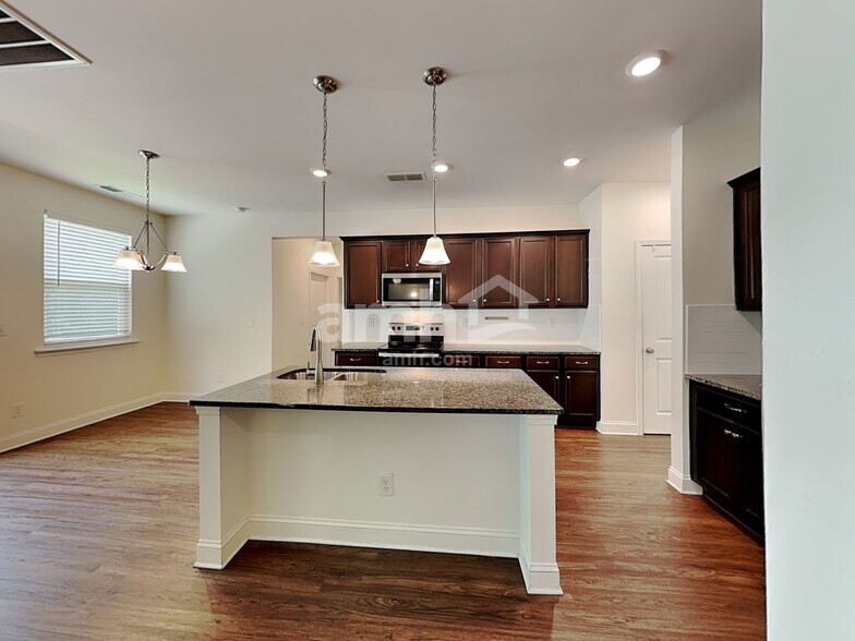 Building Photo - 8034 Leonine Ct