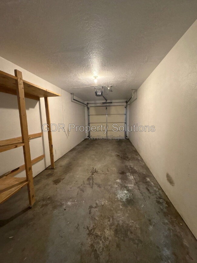 Building Photo - 8333 Comanche Rd NE