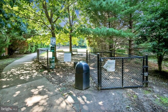 Building Photo - 4860 Eisenhower Ave