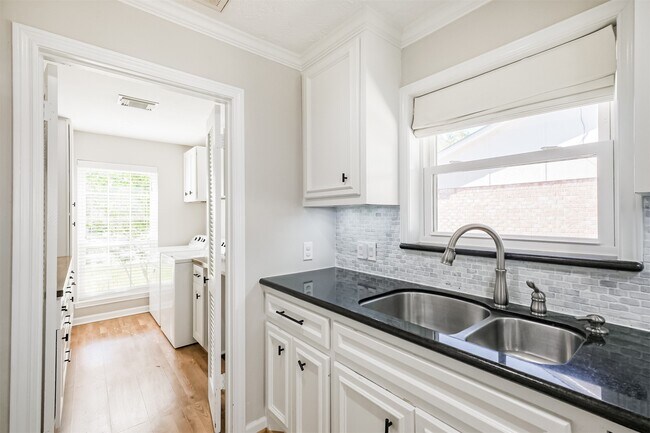 Building Photo - 9714 Railton St