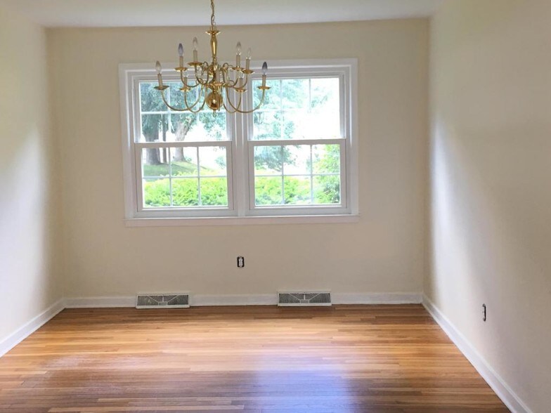 Building Photo - 82 Heritage Hill Rd