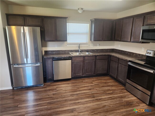 Building Photo - 2320 Petersburg Ln