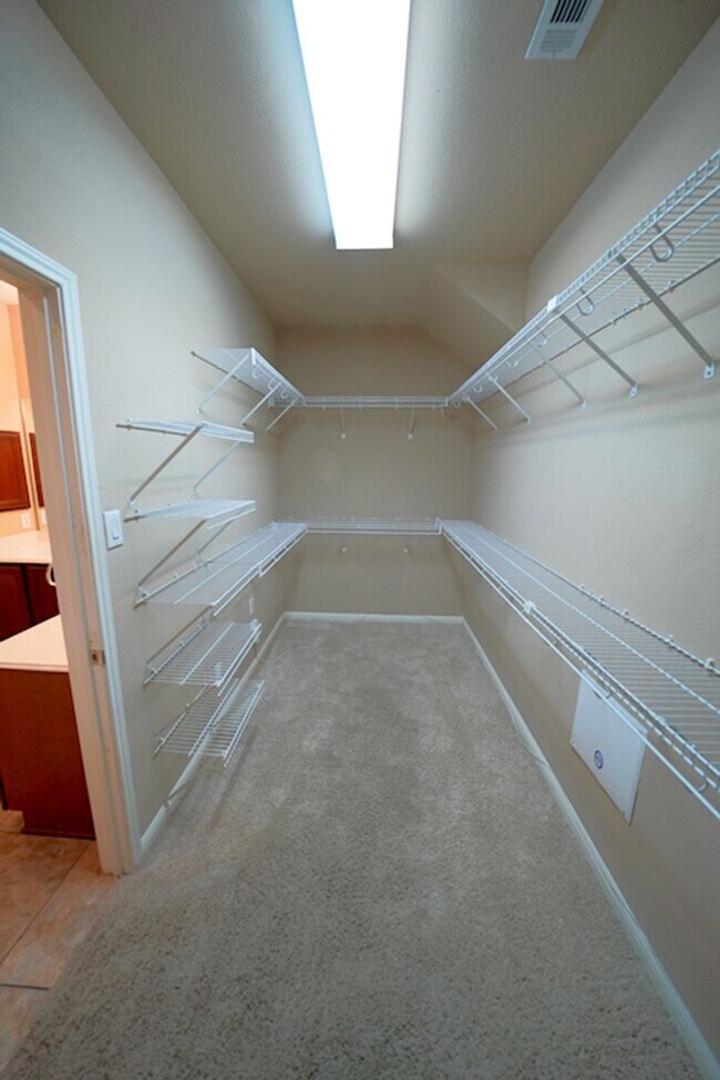 Building Photo - Beautiful Home Now Available in the Covete...