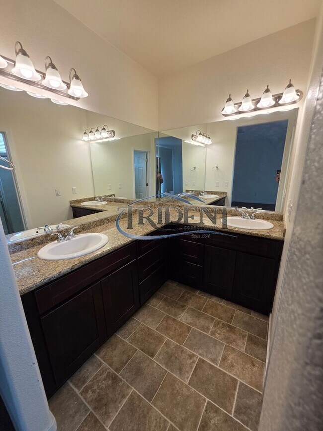 Building Photo - 2062 River Rock Dr