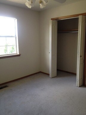 Building Photo - 517-517B Oak Ln