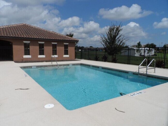 Building Photo - Gated Community of La Fortuna in Kissimmee