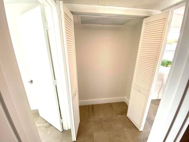 Building Photo - 195 Flanders Dr