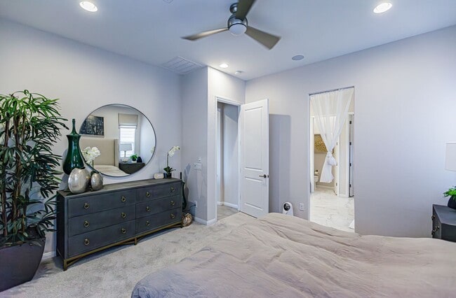 Building Photo - One Story Model Home