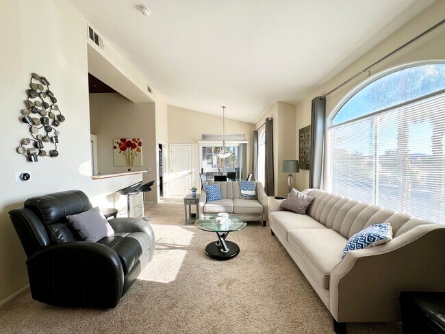 Building Photo - CHARMING FURNISHED OR UNFURNISHED  2BD/2BA CONDO IN HENDERSON! W/ COMMUNITY POOL