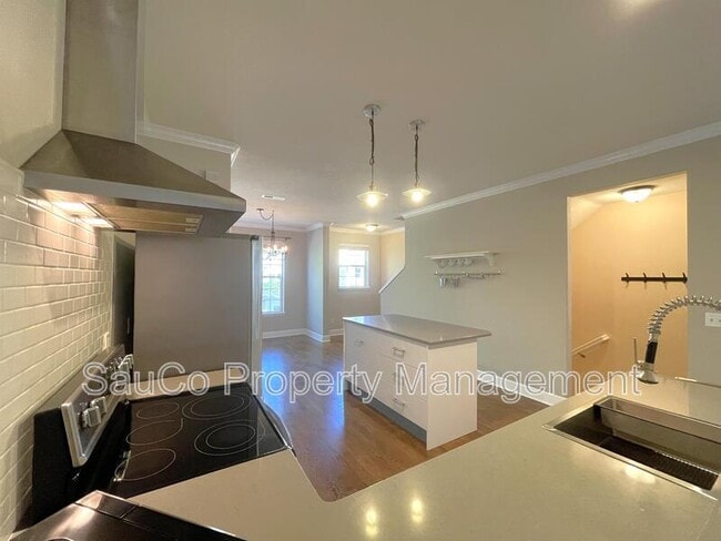 Building Photo - 20018 SW Monson St