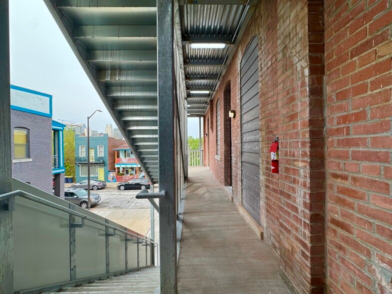 Building Photo - 517 Gillis St