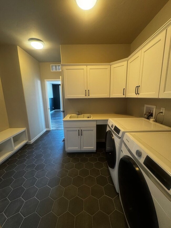 Building Photo - 9996 Antelope Ravine Dr
