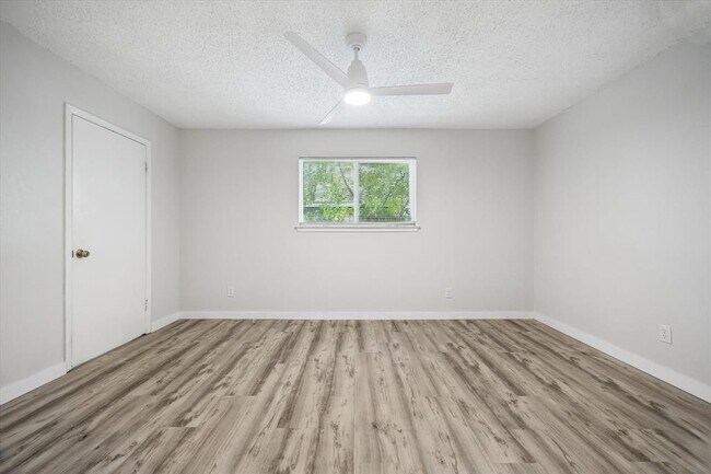 Building Photo - 904 Sirocco Dr