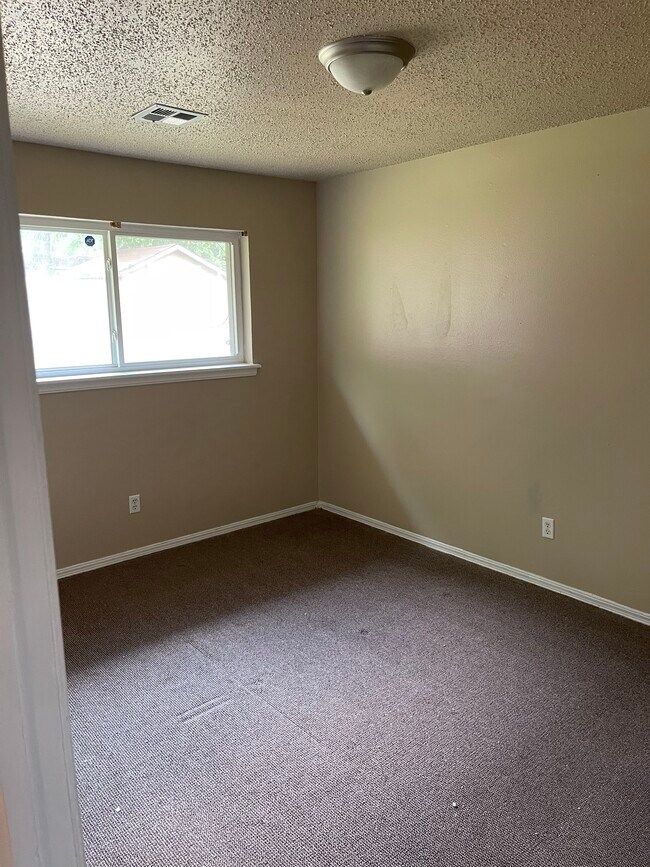 Building Photo - 5818 NW 33rd St