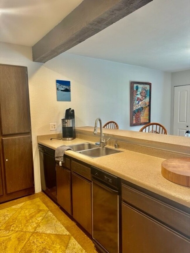 Building Photo - Stunning 2 Bed, 2 Bath Condo at Mammoth Sk...
