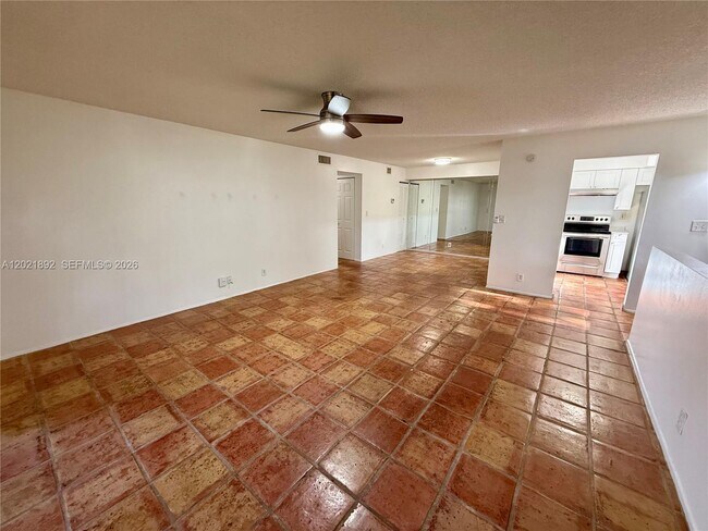Building Photo - 110 Gardens Dr