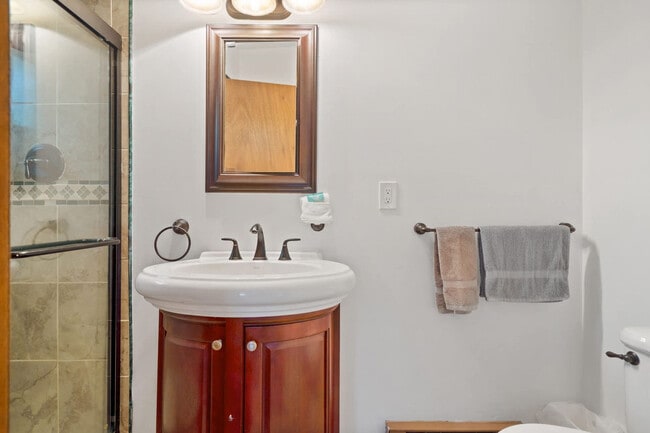 Building Photo - 155 Sound Ave