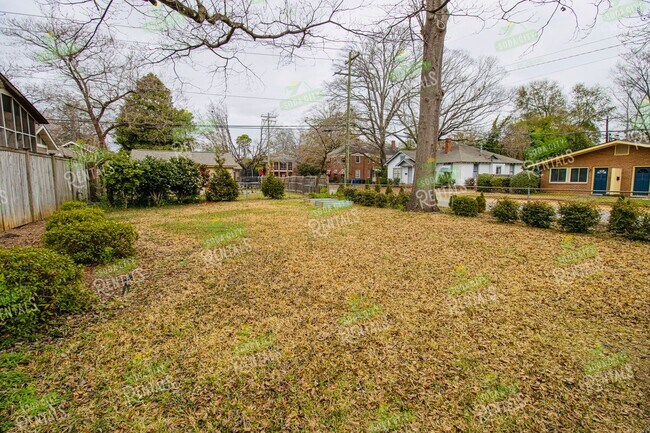Building Photo - Charming Shandon Corner Lot Home – Hardwood Floors, Fenced Yard + $500 Off 2nd Month!