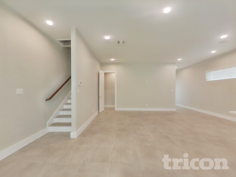 Building Photo - 4421 Bora Bora Ln