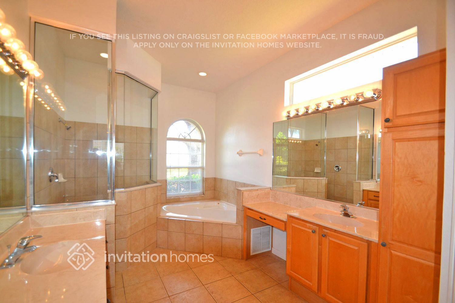 Building Photo - 11906 Summer Meadow Dr