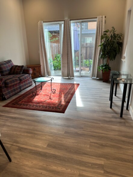 Building Photo - 1816 Solons Alley