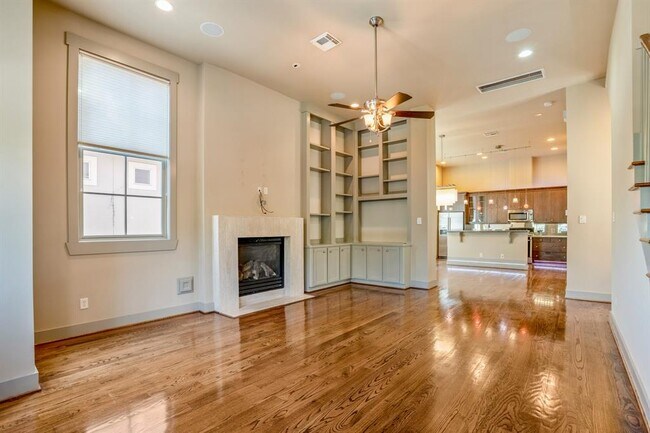 living room - 1316 Hadley St